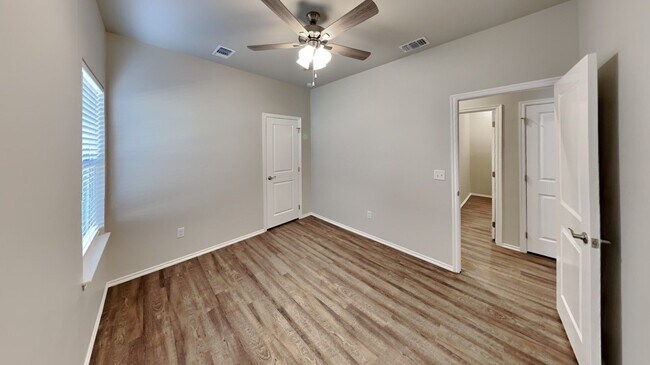 Building Photo - Luxury 3 Bedroom 2 Bathroom Townhome with 2 Car Garage in Piedmont Schools- Neighborhood Park/Bas...