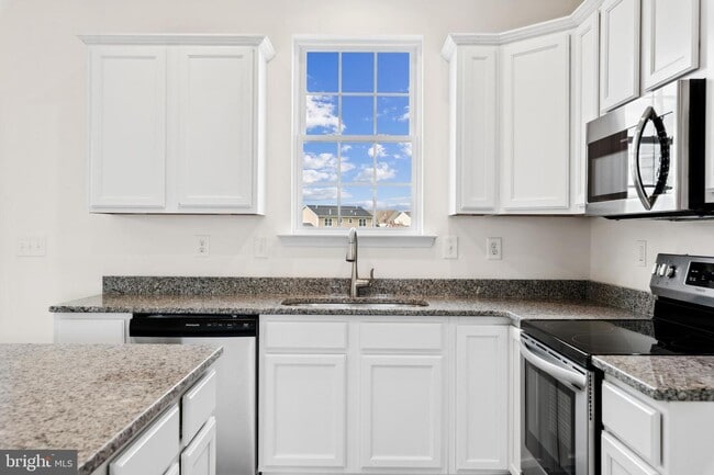Building Photo - 3807 Castle Dr