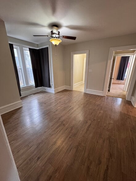 Living Room - 709 E Centerway