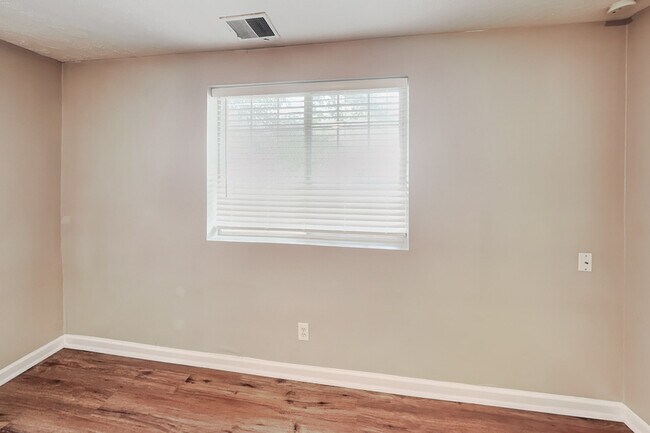 Building Photo - 263 Fenster Dr