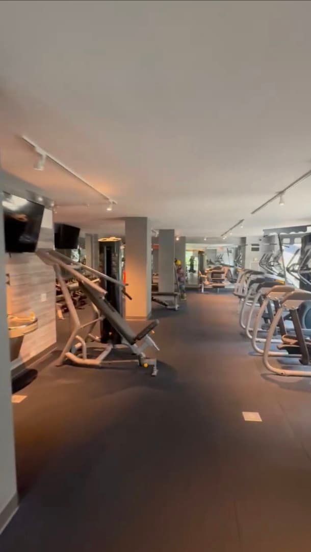 Building Photo - 1130 N Dearborn St