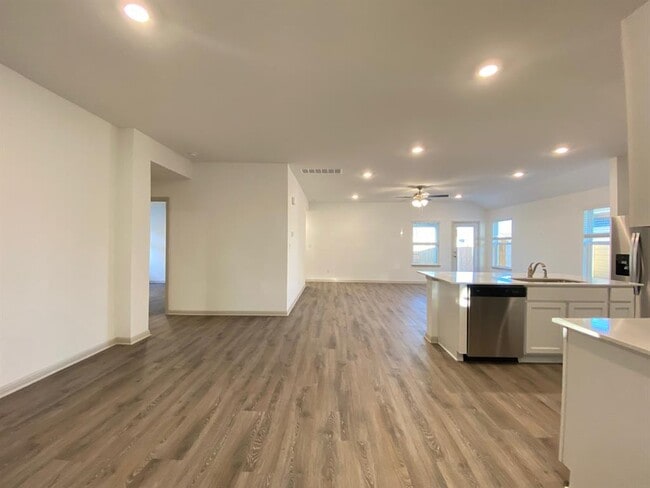 Building Photo - 202 Sweetwater Crk Ln