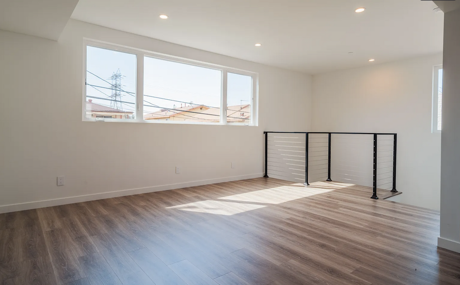 Building Photo - 2555 Thurman Ave