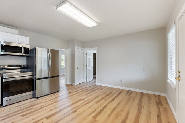 Building Photo - 3 BR Home near Springwater Trail and Powel...