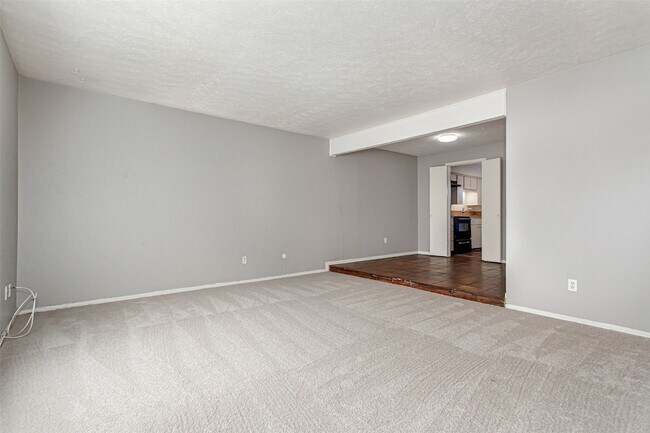 Building Photo - 10248 Regal Oaks Dr