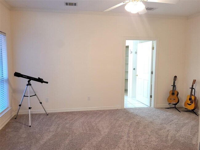 Building Photo - 2626 Blue Lake Dr