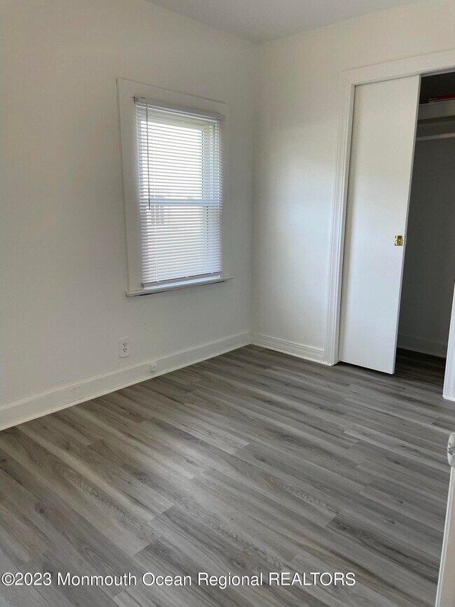 Building Photo - 237 Seabreeze Ave