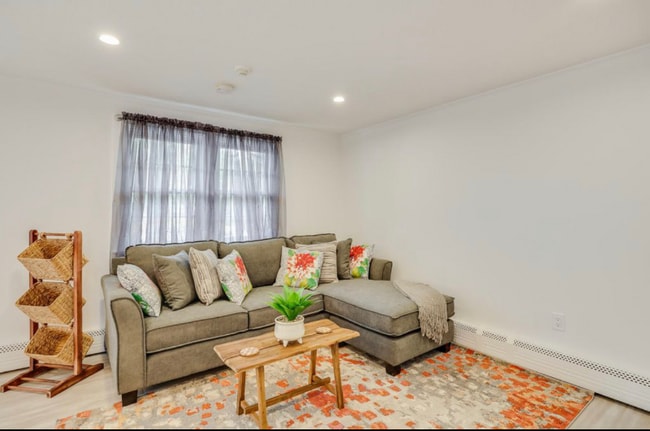 Building Photo - 253 Main St