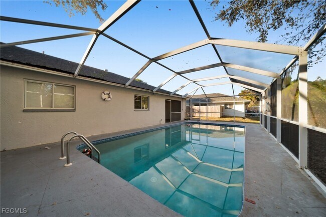 Building Photo - 1407 SE 24th Ave