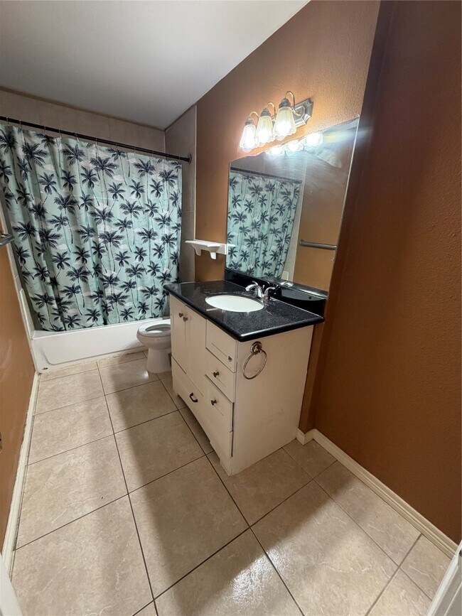 Building Photo - 2421 Pine St