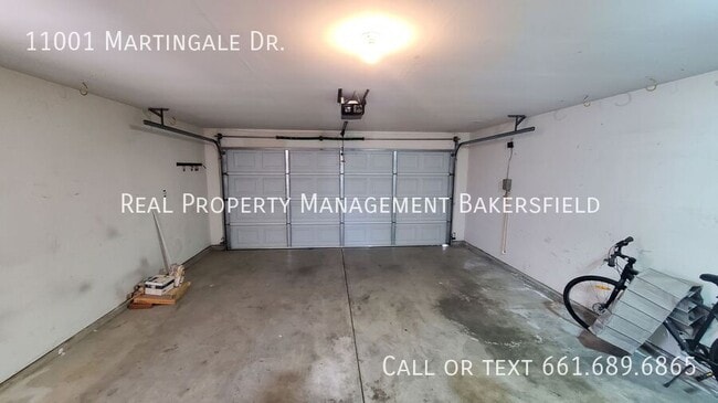 Building Photo - 11001 Martingale Dr