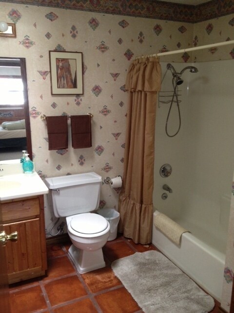 Building Photo - 3 Bed 2 Bath Home