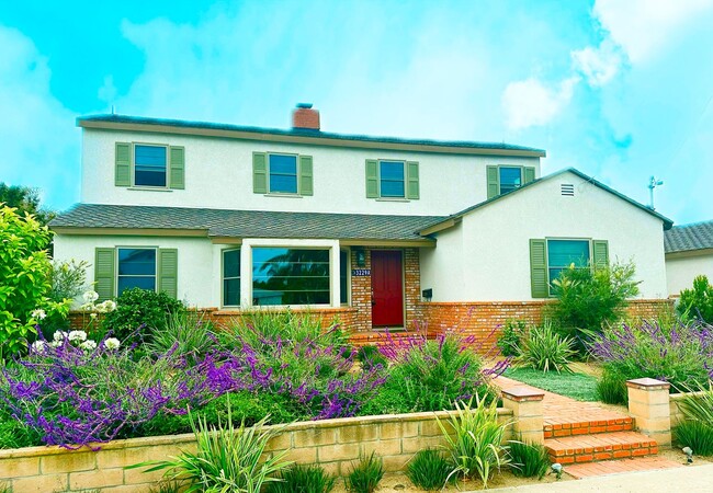 Primary Photo - Huge Loma Portal House