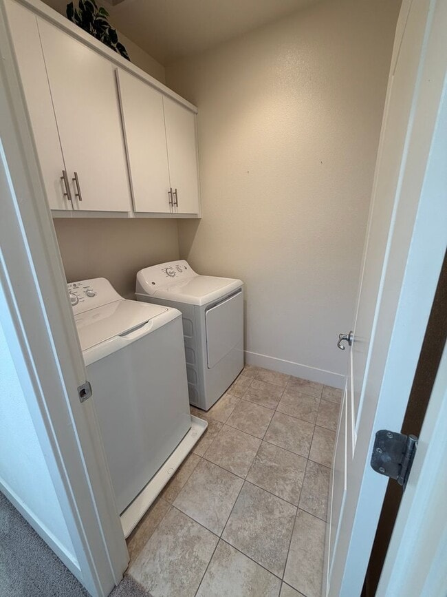 Building Photo - 3 bedroom | 2.5 bathroom | Single family h...