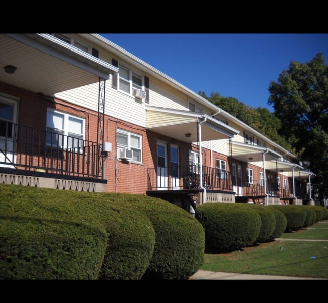 Primary Photo - 381 Mill Rock Rd