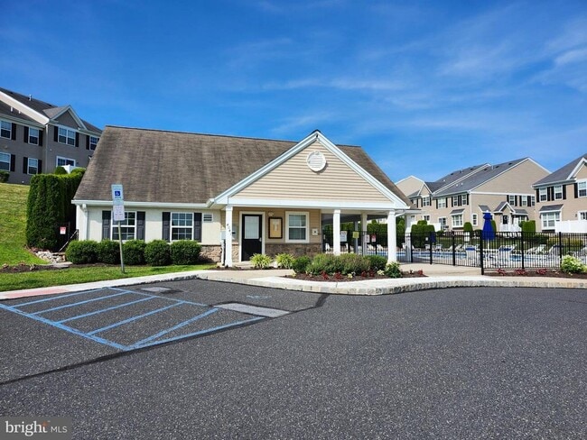 Building Photo - 4139 Yorktown Rd