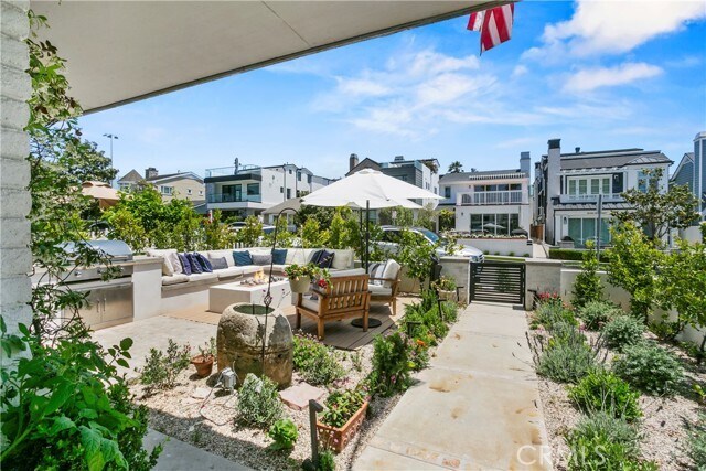Building Photo - 711 Heliotrope Ave