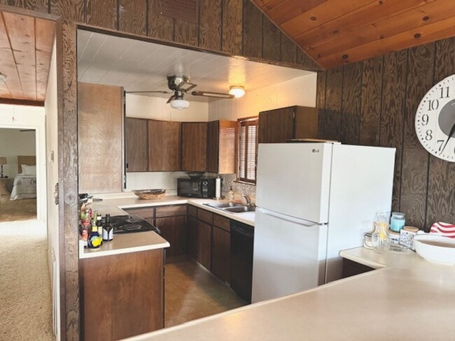 Building Photo - Cozy 3BD/2BA Single-Family in Copperopolis with Lake Views!