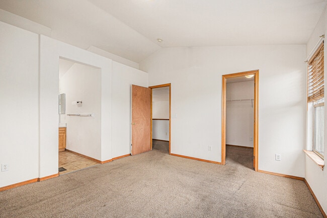 Building Photo - 1150 S Chester St