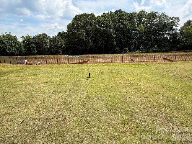 Building Photo - 404 Silver Birch Ct