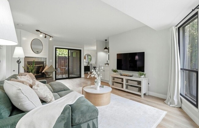 Building Photo - 1680 San Miguel Dr