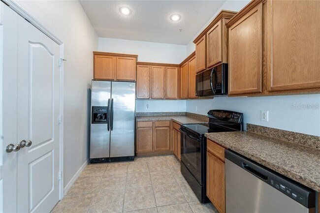 Building Photo - 6612 S Goldenrod Rd