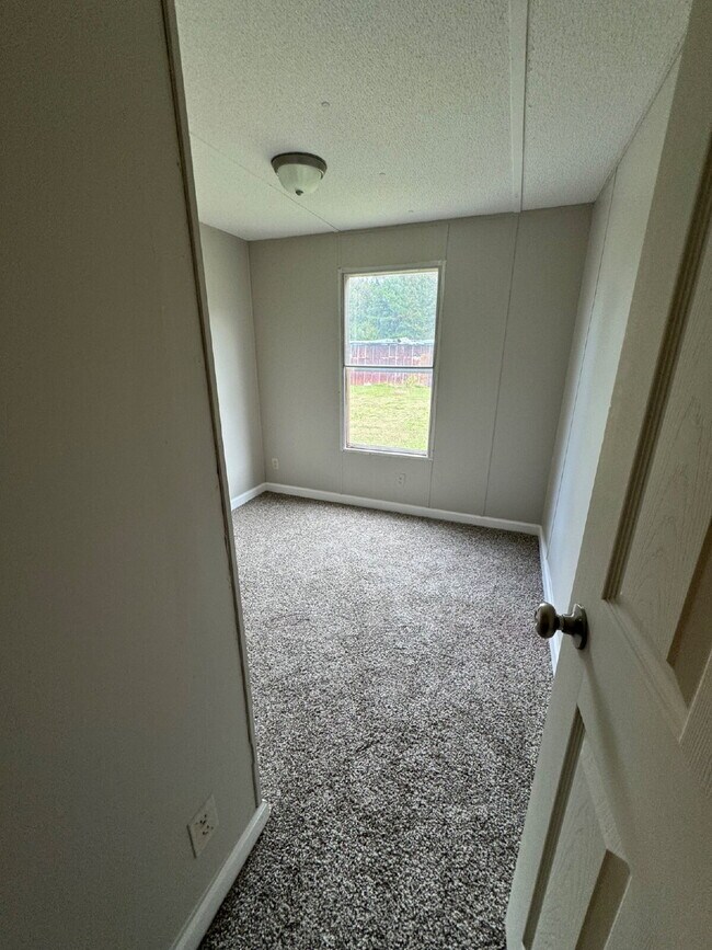 Building Photo - 3 BR | 2 BA Mobile Home in Pikeville *Trash Pick-Up Included*