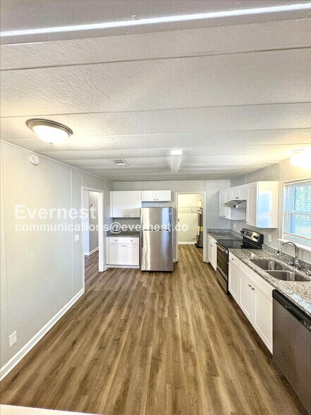 Building Photo - 525 Landers St