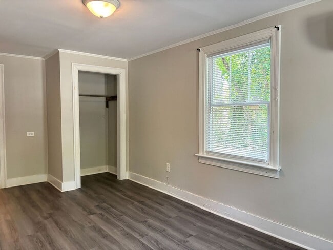 Building Photo - Available now. WATER & SEWER INCLUDED! Gre...