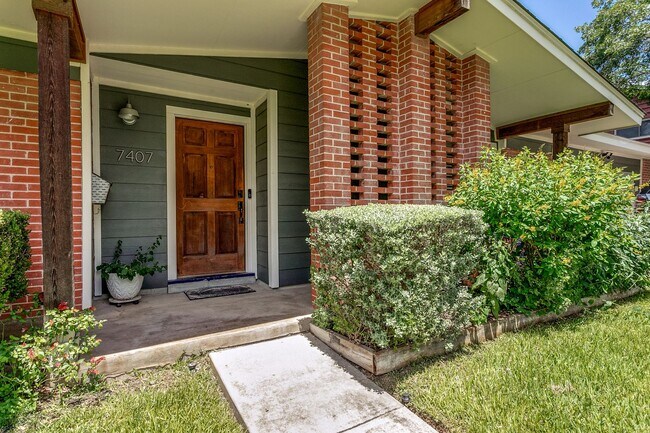 Building Photo - RENOVATED 3-BEDROOM IN NORTHWOOD