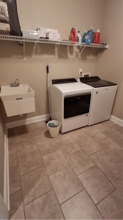 Building Photo - 6604 Lizzie Ln SE