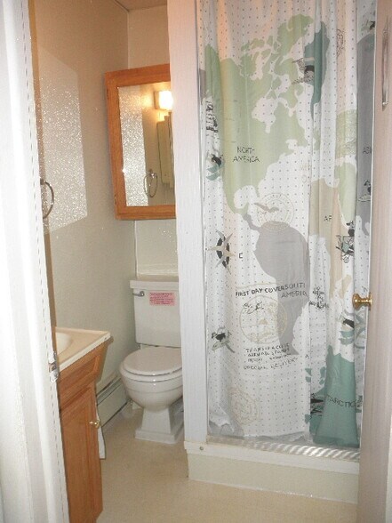 Building Photo - 24 Main St S