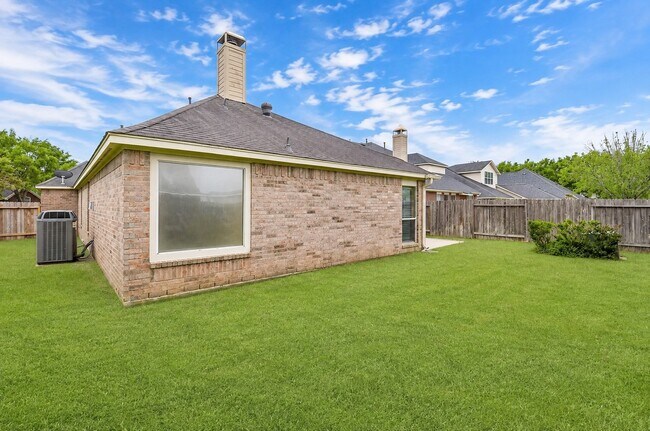 Building Photo - 22422 Cascade Springs Dr