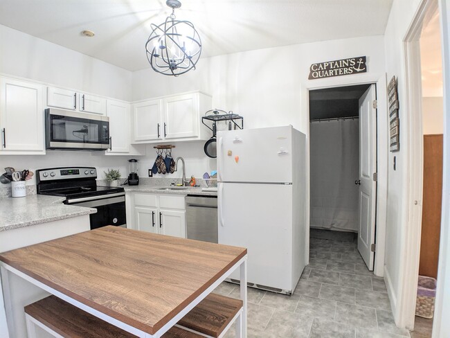 Building Photo - 178 Treetop Cir