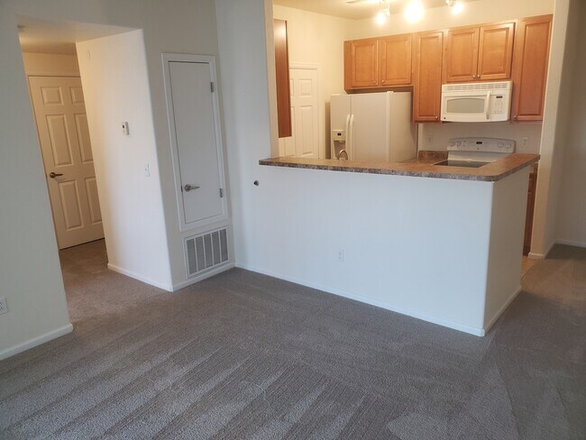 Building Photo - 15700 E Jamison Dr