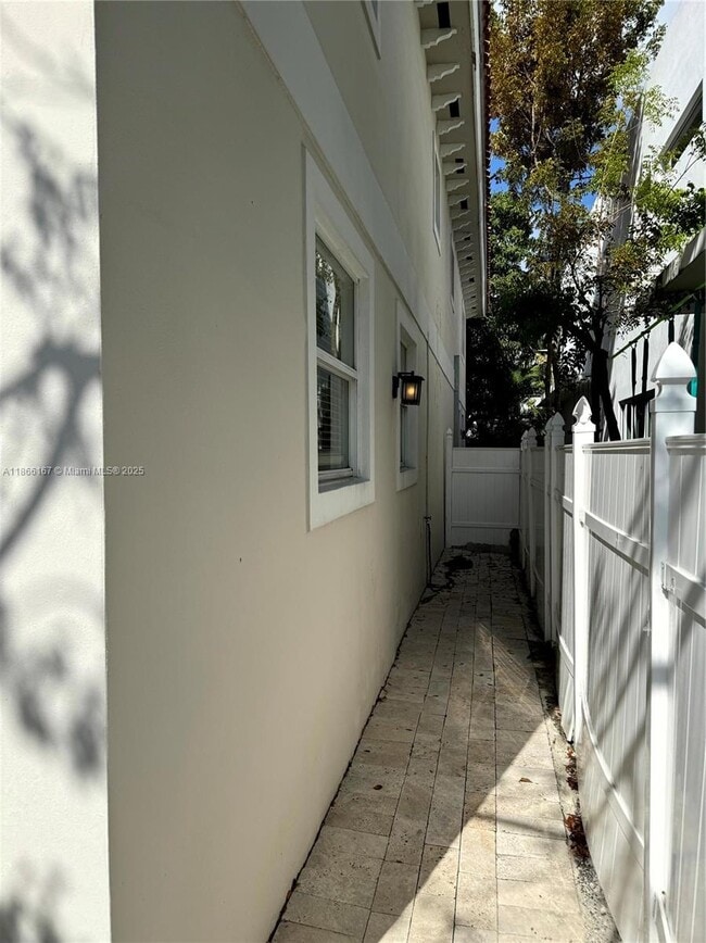 Building Photo - 3375 Percival Ave