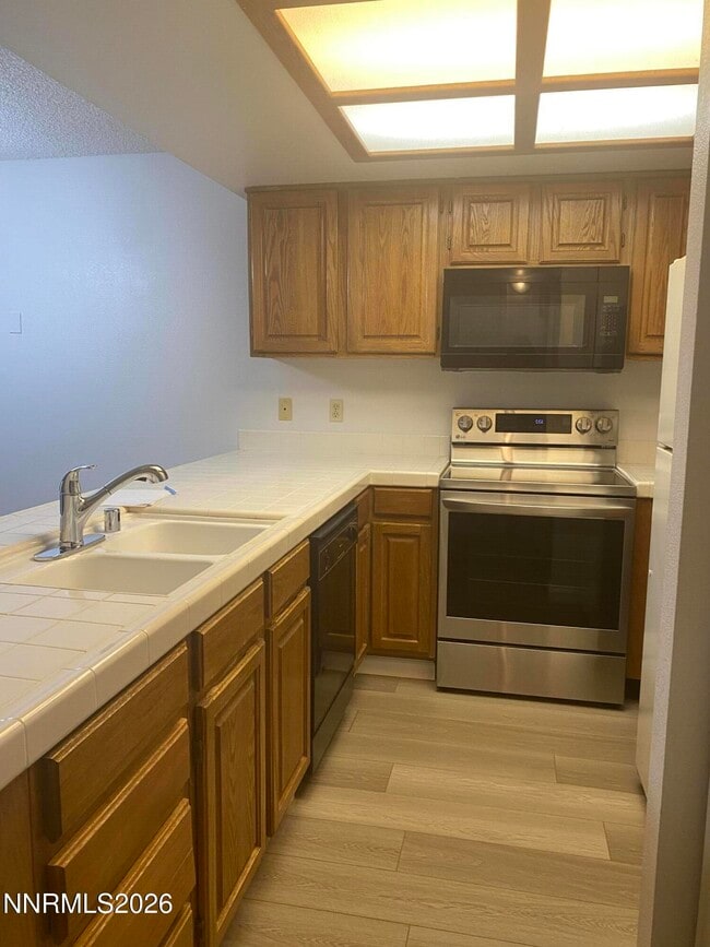 Building Photo - 2875 Idlewild Dr