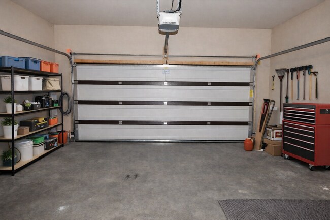 Building Photo - 3 bedroom 2 bath Gem in Hidden Springs Subdivision