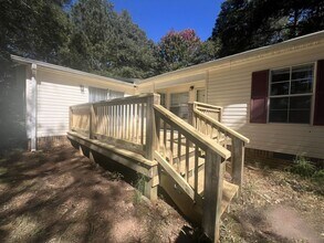 Building Photo - LEASING NOW FOR NOVEMBER 2025!