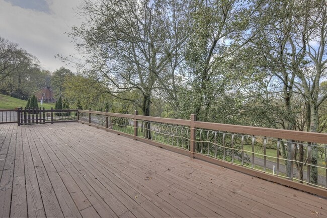 Building Photo - 204 Hogan Ln