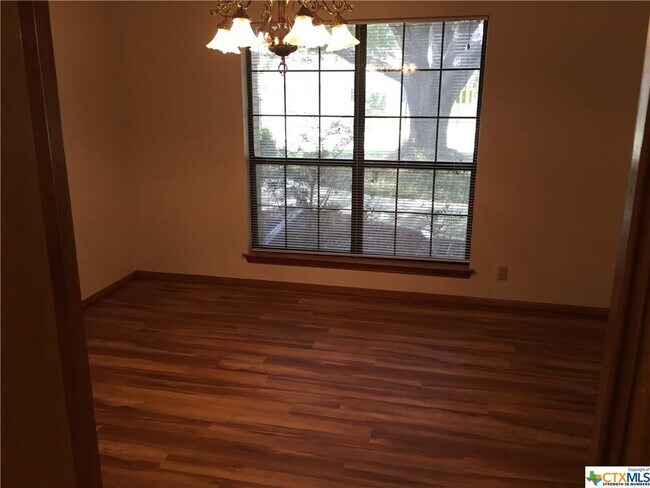 Building Photo - 601 Ridgecrest Dr