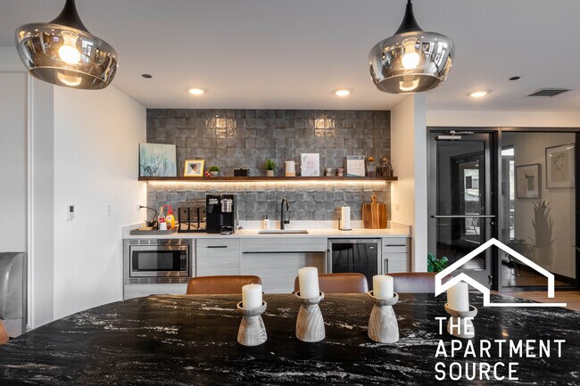 Building Photo - 2340 N California Ave