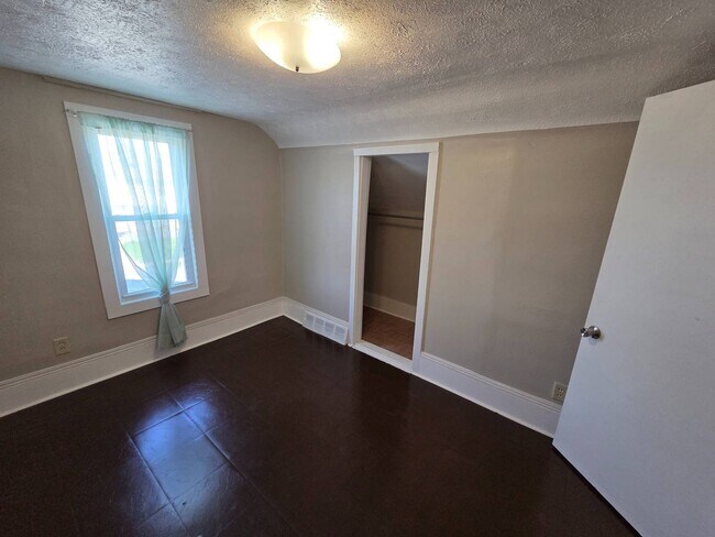 Building Photo - 3027 Fortune Ave