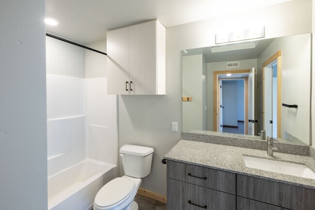 Building Photo - 2 BED 1 BATH APARTMENT IN REXBURG - AVAILABLE NOW UNTIL END OF DECEMBER