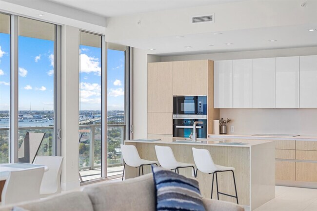 Building Photo - 3100 N Ocean Dr