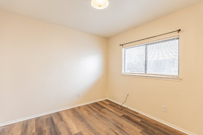 Building Photo - 7910 Lattimer Pond