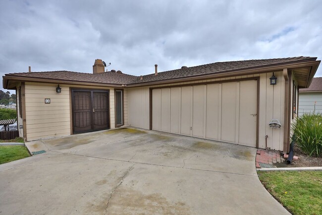 Building Photo - Spacious 3 Bedroom Home in La Mesa Woods