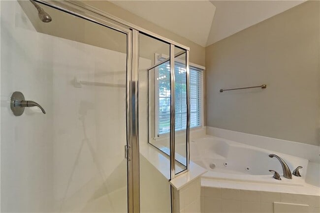 Building Photo - 3930 Summit Gate Dr
