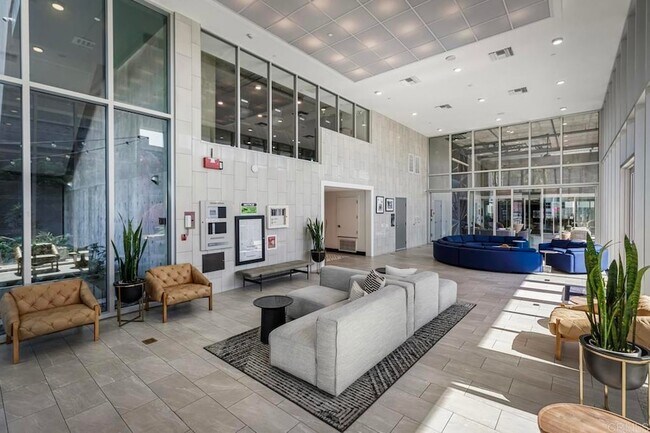 Building Photo - 5750 Hollywood Blvd