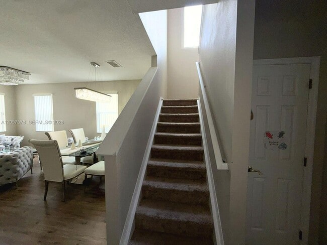 Building Photo - 233 Aldridge Ln